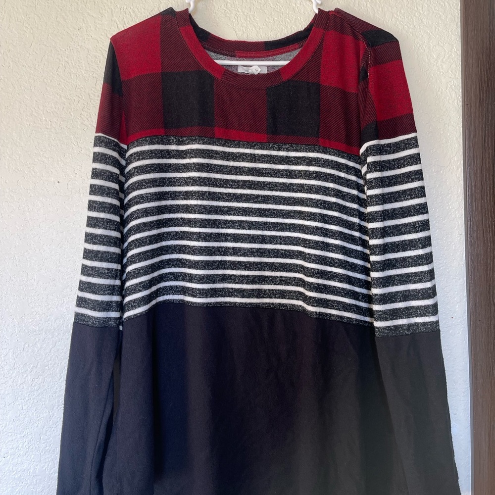 Maurices size L shirt